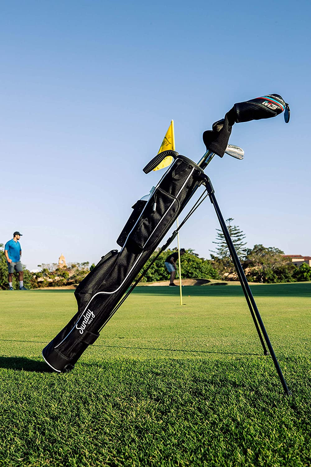- Lightweight Bag with Strap and Stand – Easy to Carry and Durable Pitch N Putt Golf Bag – Golf Stand Bag for the Driving Range, Par 3 and Executive Courses – 31.5 Inches Tall…